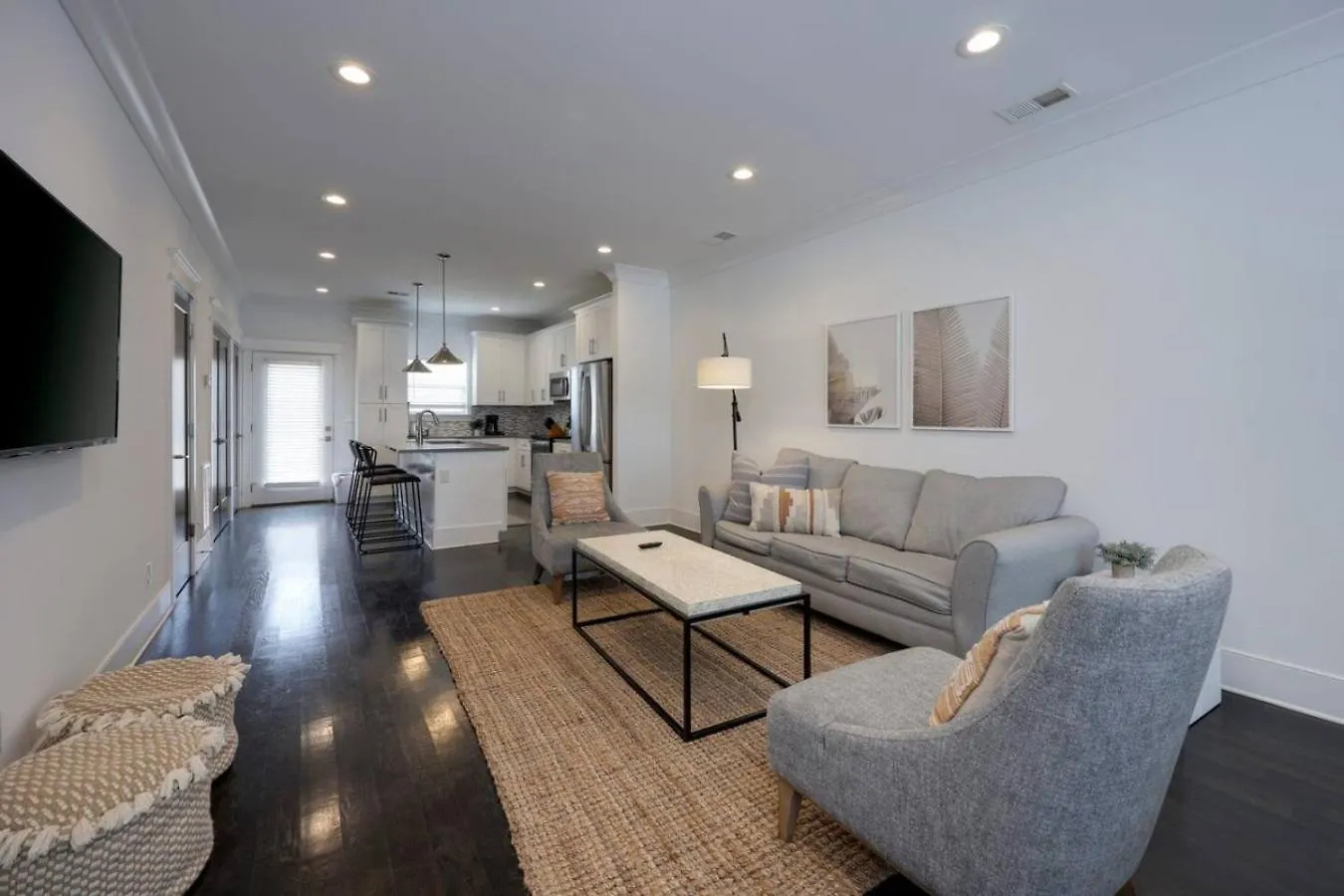 Ten Minutes To Broadway Spacious Townhouse location