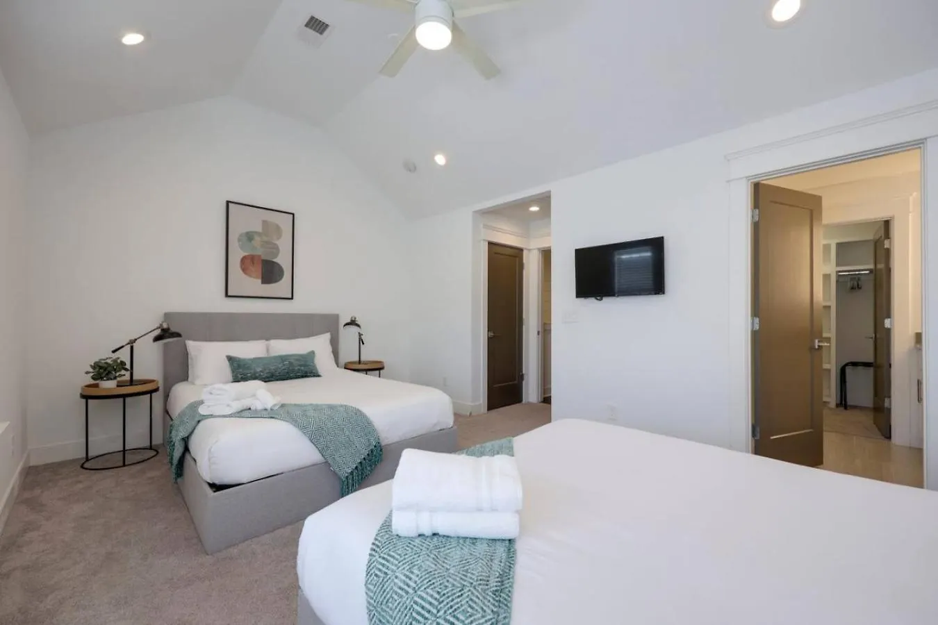 Ten Minutes To Broadway Spacious Townhouse Nashville Holiday home